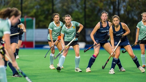 Cambridge Female Blues Hockey team (photo: Dik Ng)